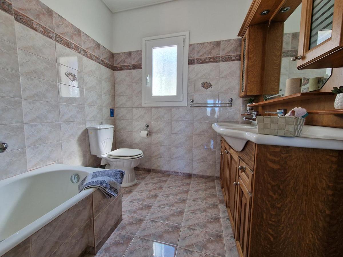 Villa Liana : Luxury Villa With Fantastic Sea View, Near Airport Pórto Ráfti Eksteriør billede